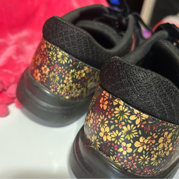 7-1/2 Alegria Sneakers with floral Design - Picture 3 of 12